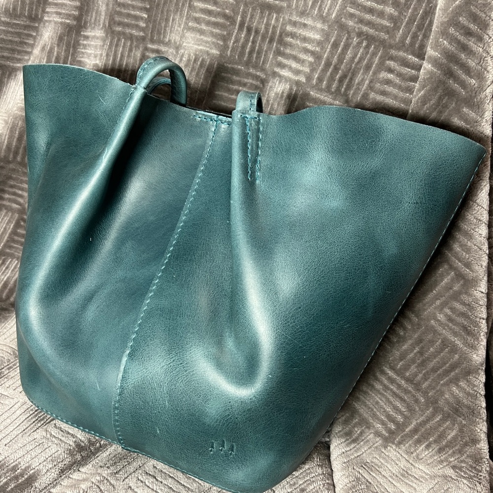 Portland Leather Goods Large Devan Bucket Tote in Cowboy Jeans